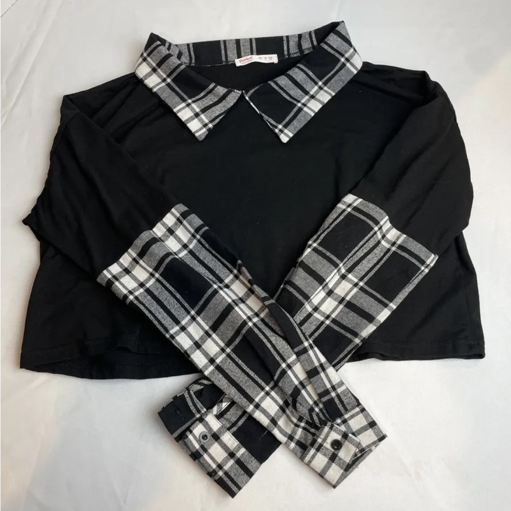 Romwe Long Sleeve Crop Top Size S/Size 4 Black/White Plaid Sleeves and Collar